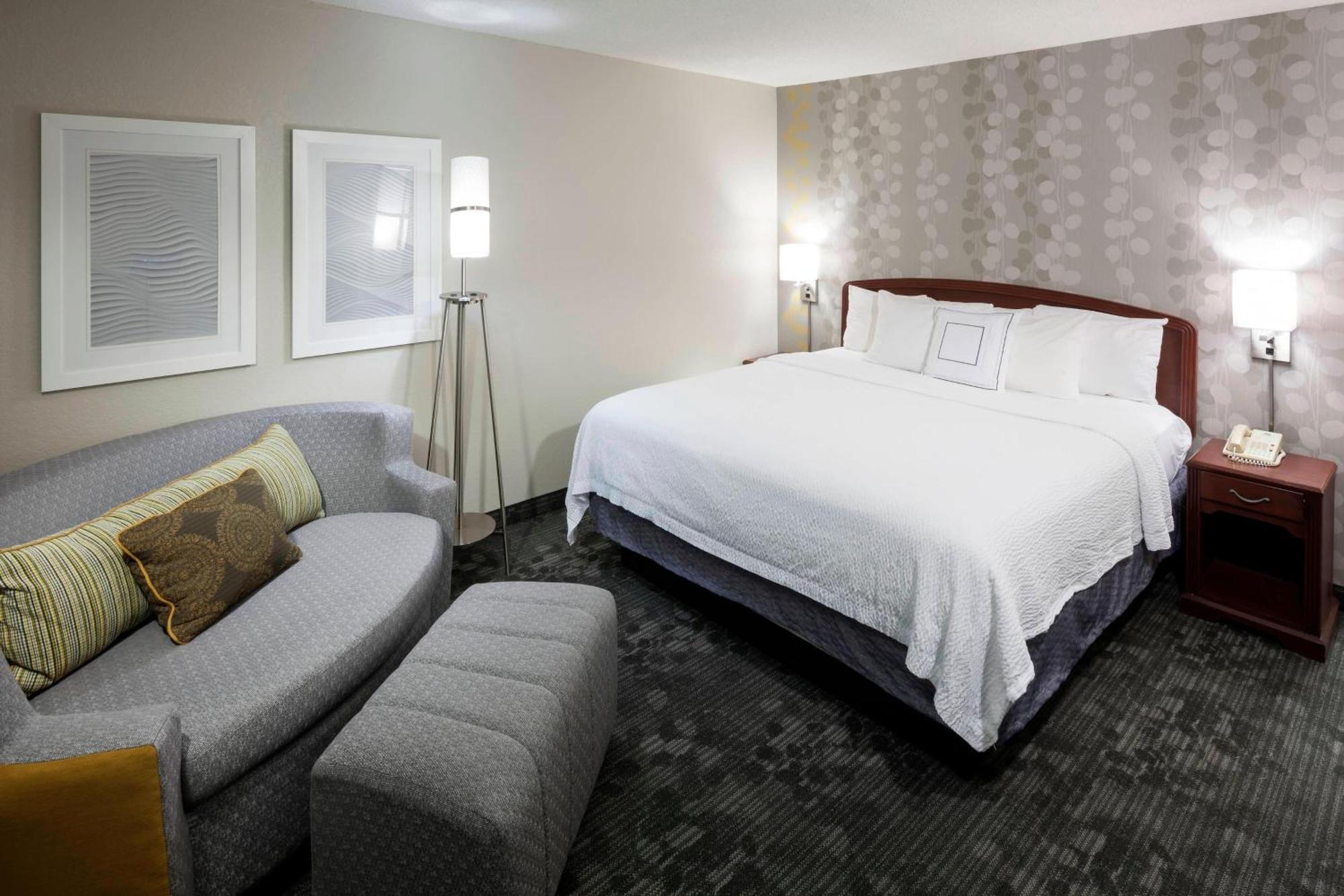 Courtyard By Marriott Wichita East Hotel Exterior foto