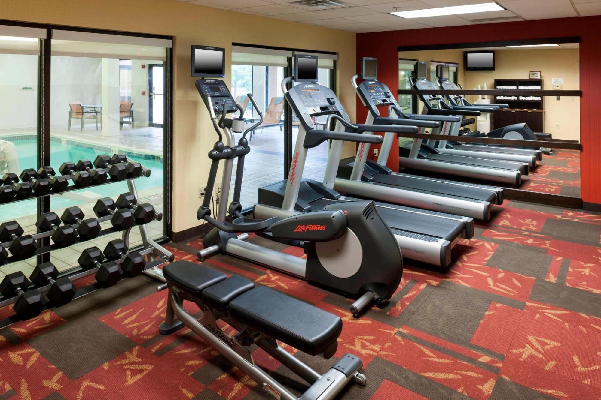Courtyard By Marriott Wichita East Hotel Exterior foto