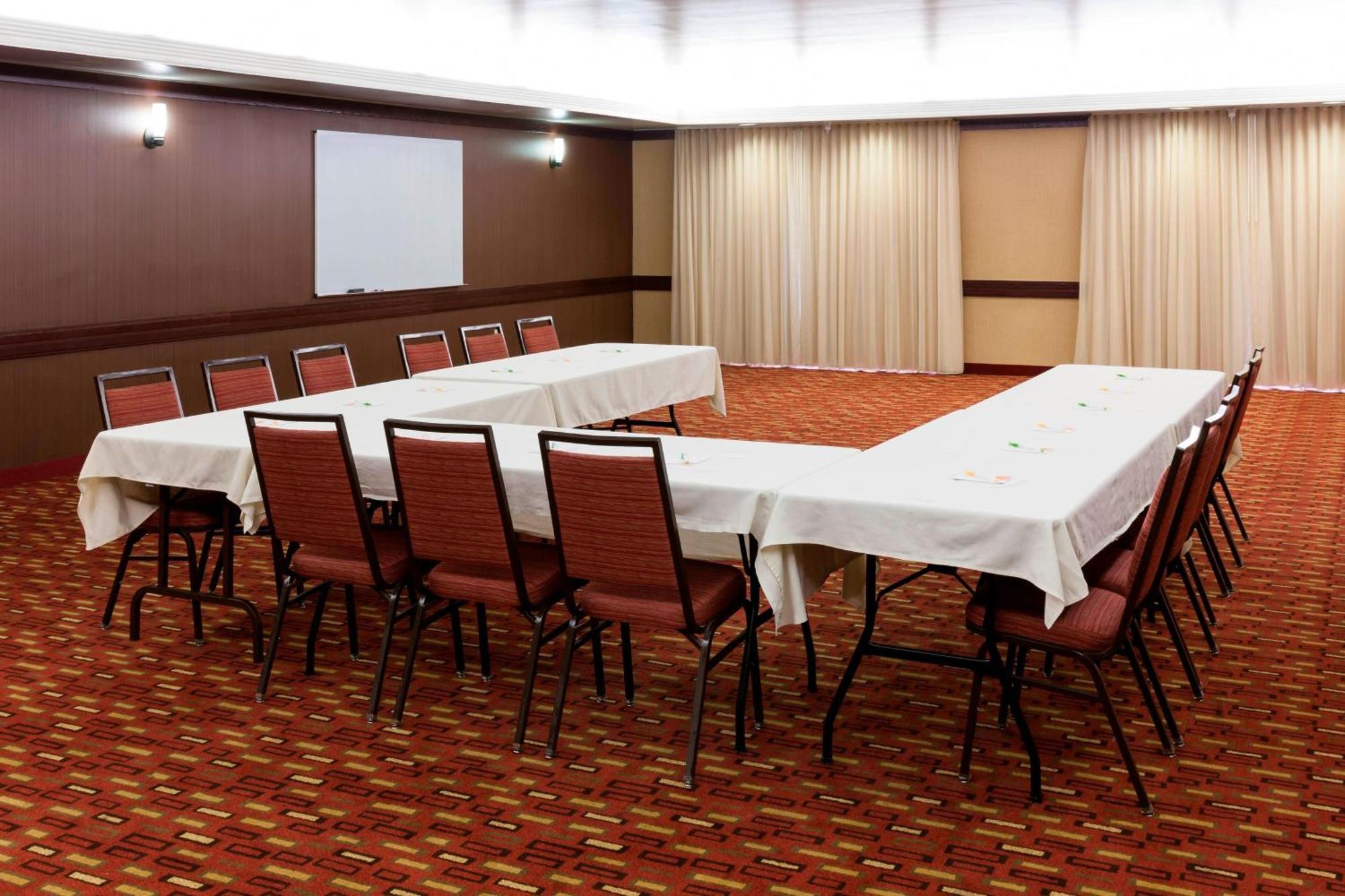 Courtyard By Marriott Wichita East Hotel Exterior foto